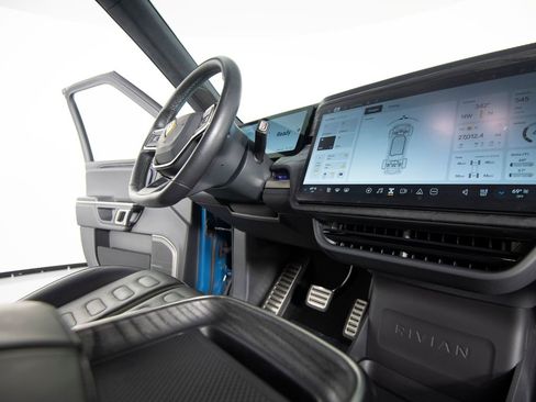 Used 2022 Rivian R1T Adventure image 24