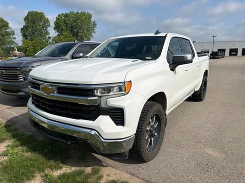 Used 2024 Chevrolet Silverado 1500 LT AWD/4WD image 2
