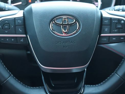 Used 2024 Toyota Highlander XSE image 17