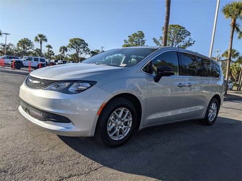 New 2026 Chrysler Voyager LX image 6