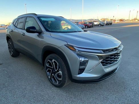 New 2026 Chevrolet Trax RS w/ Sunroof Package image 4