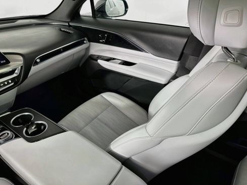 Used 2024 Cadillac Lyriq Luxury AWD/4WD image 24