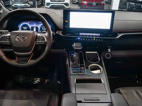 Used 2025 Toyota Sienna XSE image 12