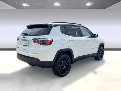 Used 2024 Jeep Compass Latitude w/ Convenience Group image 8