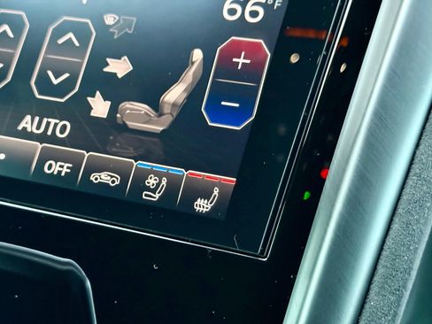 Used 2024 Lamborghini Urus S image 97