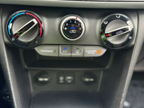 Used 2018 Hyundai Kona SE AWD/4WD image 25