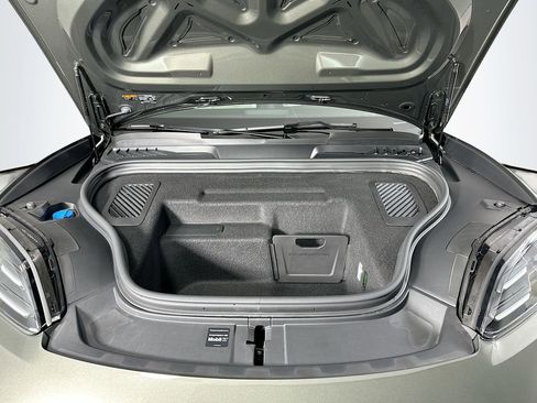 New 2026 Porsche Macan 4S Electric AWD/4WD image 33