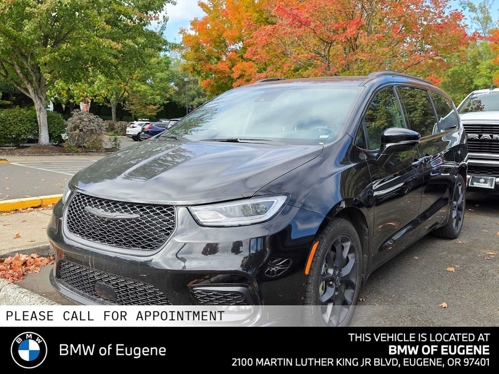 Used 2025 Chrysler Pacifica Limited FWD image 7
