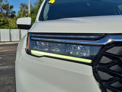 Used 2024 Honda Pilot Touring image 7