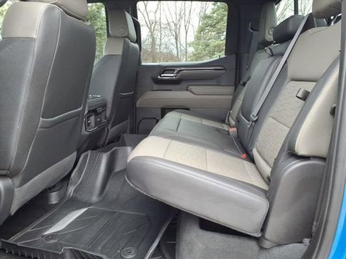 Used 2023 Chevrolet Silverado 1500 ZR2 image 9