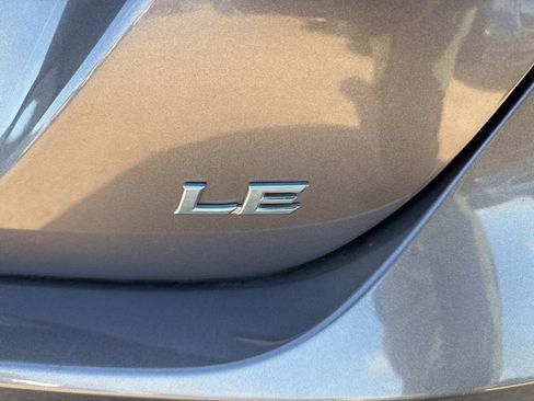Used 2020 Toyota Camry LE image 9