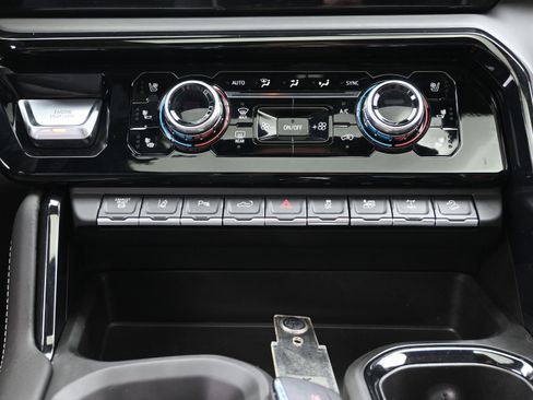 Used 2025 GMC Sierra 2500 AT4X image 36