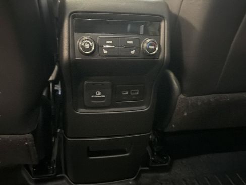 Used 2023 GMC Acadia Denali w/ Denali Ultimate Package AWD/4WD image 32