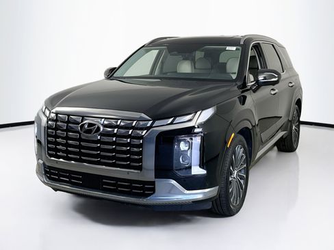 Used 2023 Hyundai Palisade Calligraphy image 1