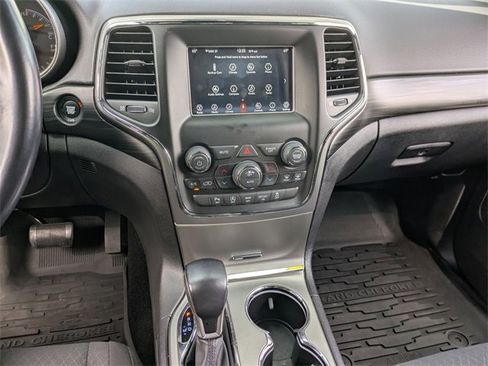 Used 2021 Jeep Grand Cherokee Laredo image 31