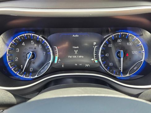 New 2027 Chrysler Pacifica Limited w/ Family Tech Group AWD/4WD image 13
