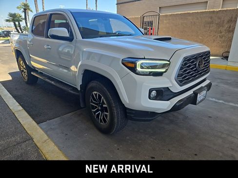 Used 2023 Toyota Tacoma TRD Sport w/ Technology Package RWD image 4