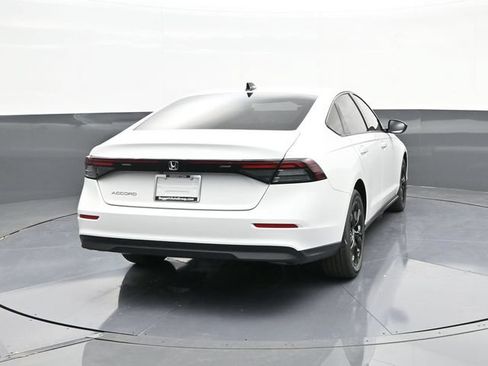 Used 2025 Honda Accord SE image 11