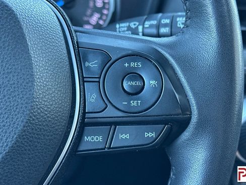 Used 2020 Toyota RAV4 XLE image 28