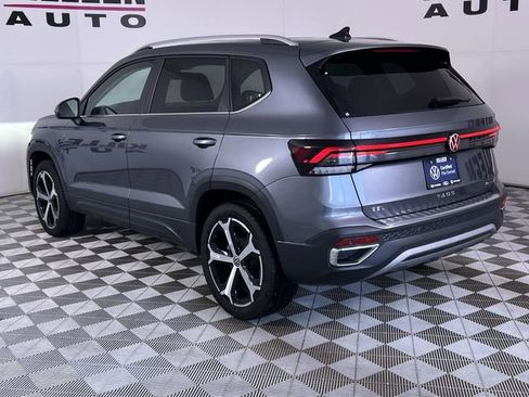 Used 2025 Volkswagen Taos SEL image 5