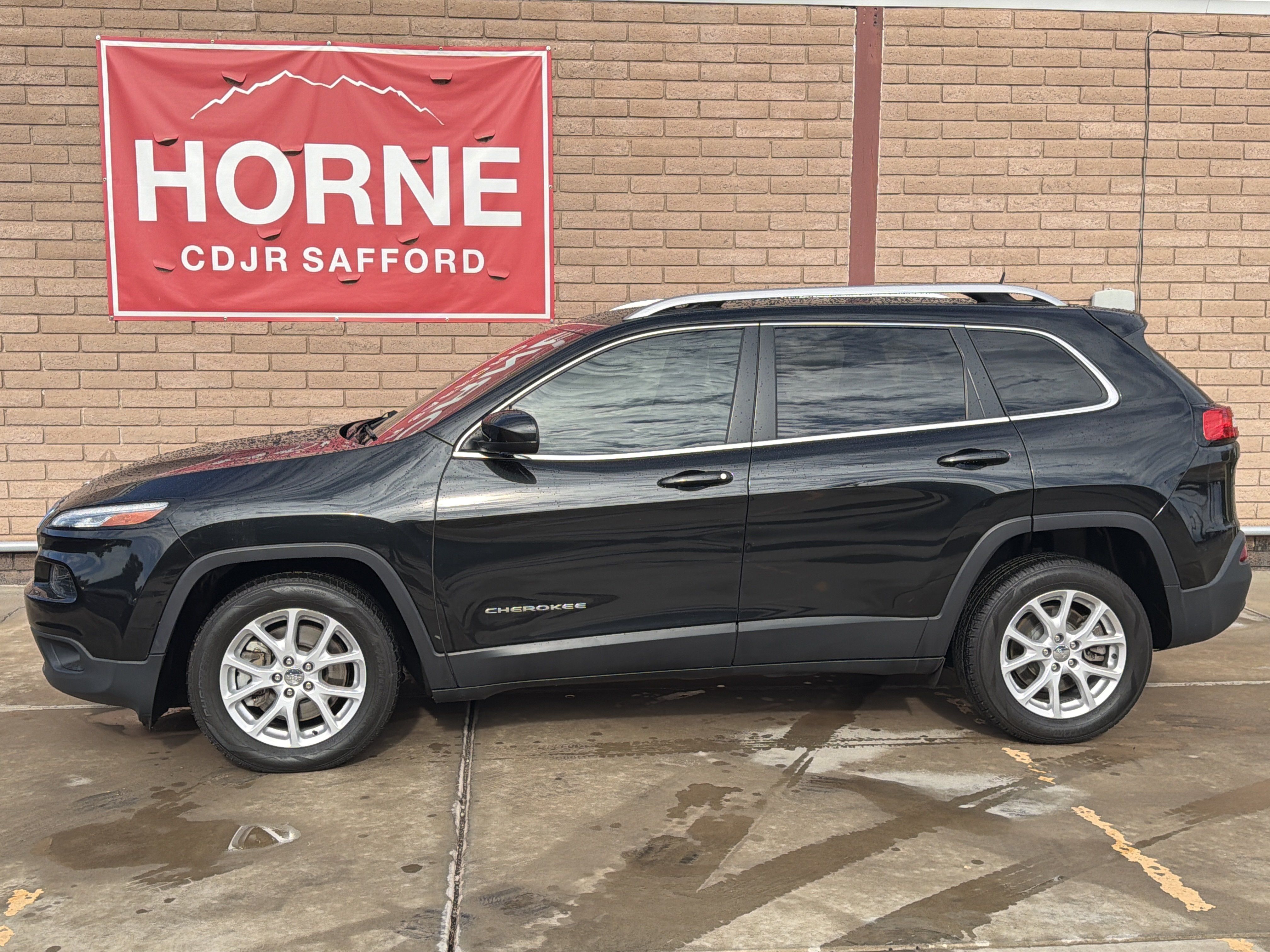 Used 2016 Jeep Cherokee Latitude FWD image 2
