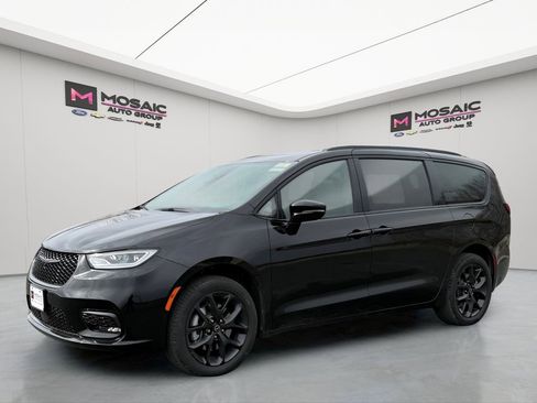 New 2026 Chrysler Pacifica Select AWD/4WD image 8
