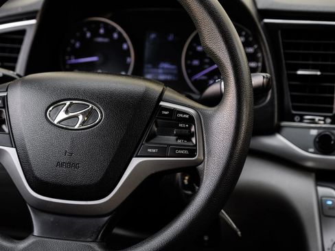 Used 2017 Hyundai Elantra SE FWD image 25