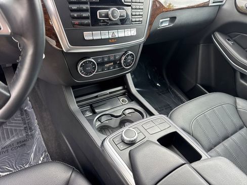 Used 2014 Mercedes-Benz GL 450 4MATIC image 30