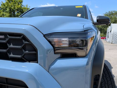 Used 2025 Toyota 4Runner TRD Off-Road Premium AWD/4WD image 3