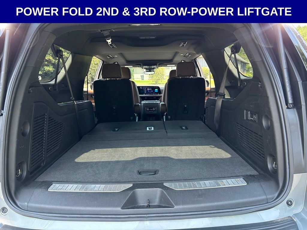 Used 2025 Chevrolet Suburban High Country w/ Sun And Tow Package AWD/4WD image 19