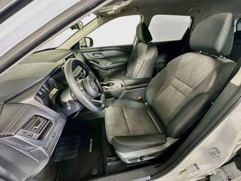 Used 2024 Nissan Rogue SV FWD image 12
