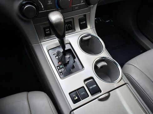 Used 2013 Toyota Highlander SE image 37