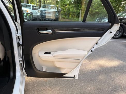 Used 2015 Chrysler 300 Limited RWD image 20