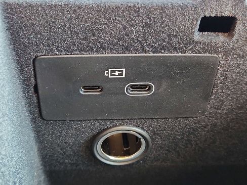 Used 2026 Volvo XC90 B6 Plus w/ Protection Package Premier image 25