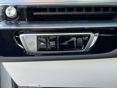 Certified 2024 Cadillac Lyriq Luxury image 21