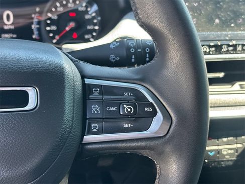 Used 2024 Jeep Compass Latitude image 15