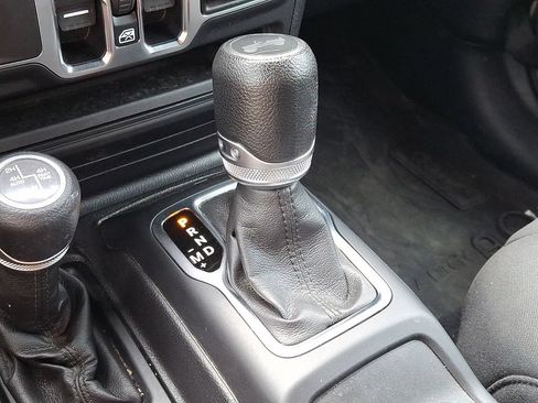 Used 2021 Jeep Wrangler Unlimited Sport AWD/4WD image 14