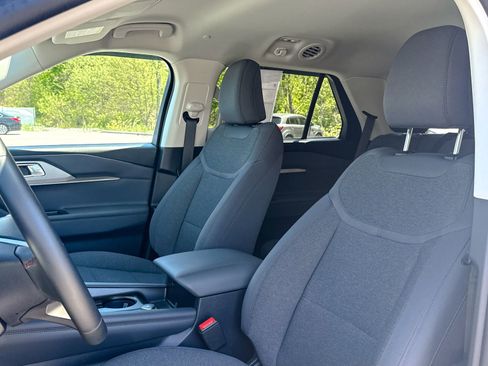 Used 2025 Ford Explorer Active AWD/4WD image 21
