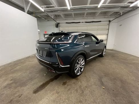 Certified 2025 Cadillac Lyriq Luxury image 6