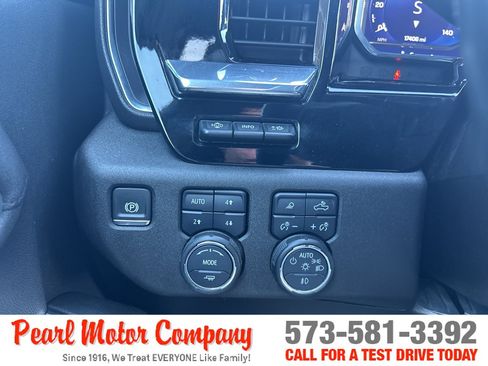 Used 2024 Chevrolet Silverado 2500 High Country w/ High Country Premium Package AWD/4WD image 14