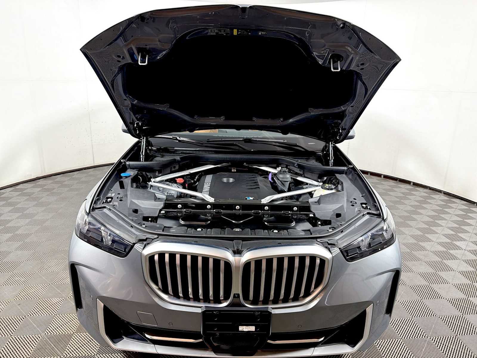 Used 2024 BMW X5 xDrive40i w/ Parking Assistance Package AWD/4WD image 31