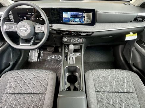 New 2025 Nissan Kicks SV w/ Charging Package image 25