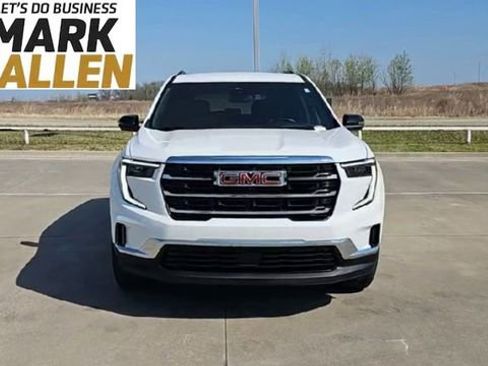 Used 2025 GMC Acadia Elevation image 3