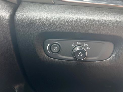 Used 2022 Chevrolet Traverse LT AWD/4WD image 17