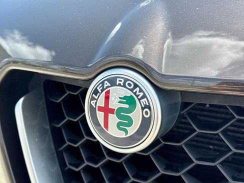 Used 2018 Alfa Romeo Stelvio Sport w/ Quick Order Package 22J Sport AWD/4WD image 11