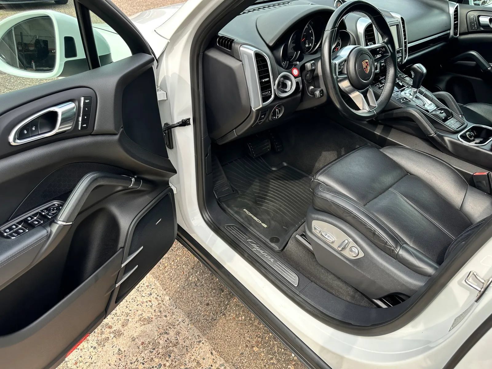 Used 2016 Porsche Cayenne AWD/4WD image 9