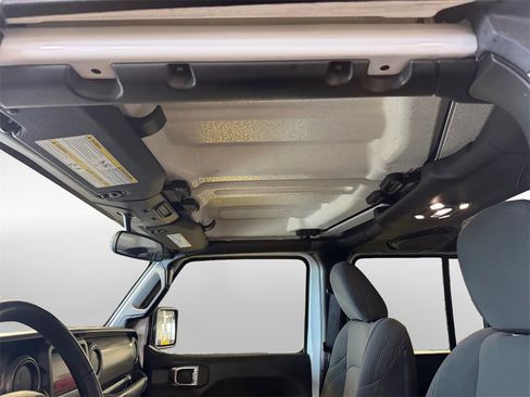 Used 2023 Jeep Gladiator Sport image 23