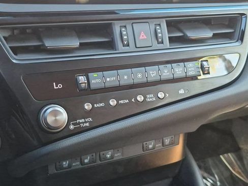 Used 2023 Lexus ES 300h w/ Premium Package FWD image 26