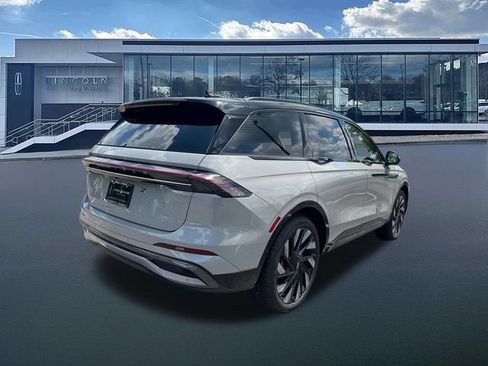 New 2026 Lincoln Nautilus Reserve w/ Jet Appearance Package AWD/4WD image 8