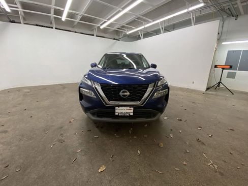 Used 2023 Nissan Rogue SV image 9